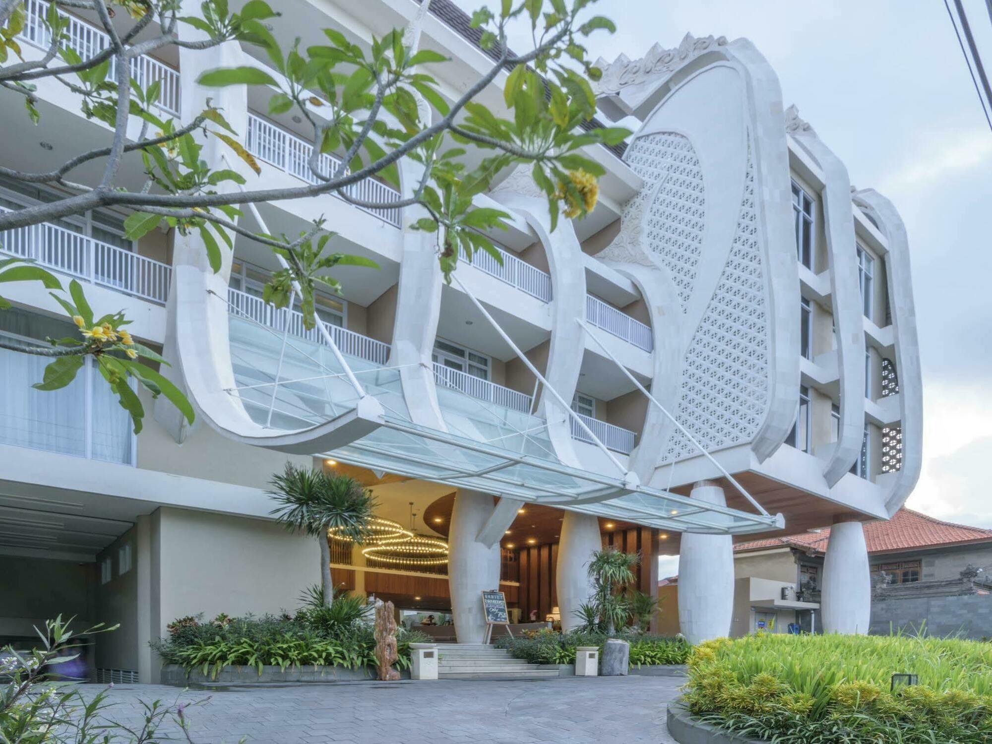 Bedrock Hotel Kuta Kuta Lombok Exterior foto