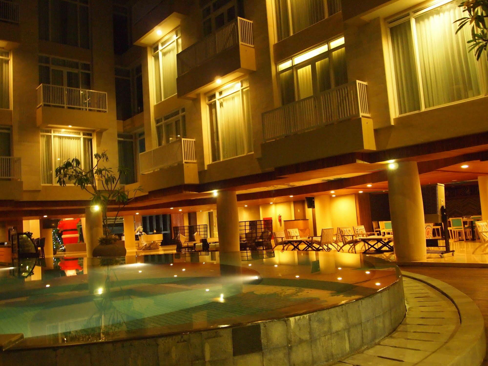 Bedrock Hotel Kuta Kuta Lombok Exterior foto